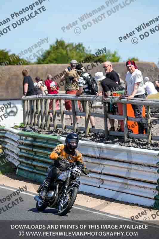 Vintage motorcycle club;eventdigitalimages;mallory park;mallory park trackday photographs;no limits trackdays;peter wileman photography;trackday digital images;trackday photos;vmcc festival 1000 bikes photographs